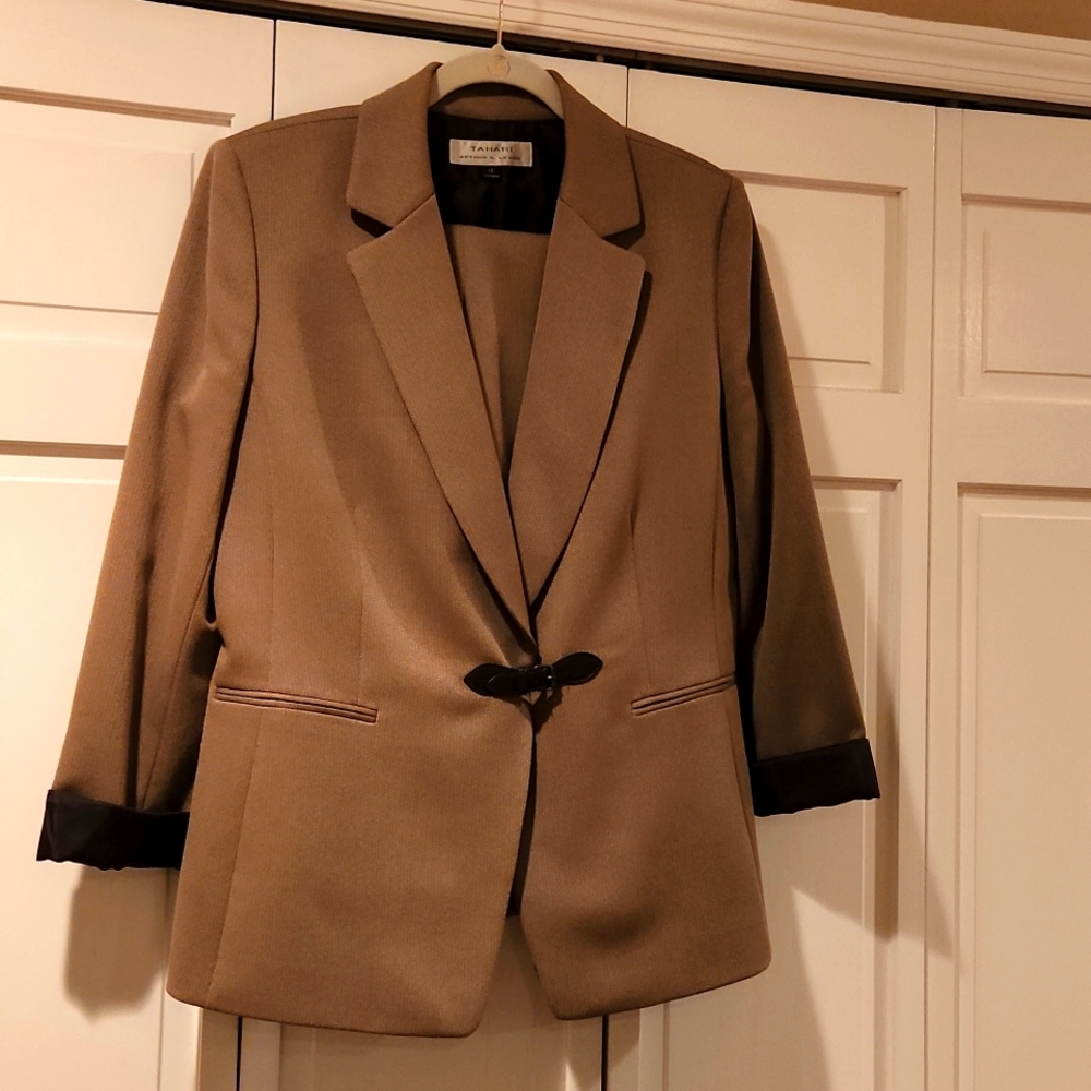Tahari Women's Suit Size 12